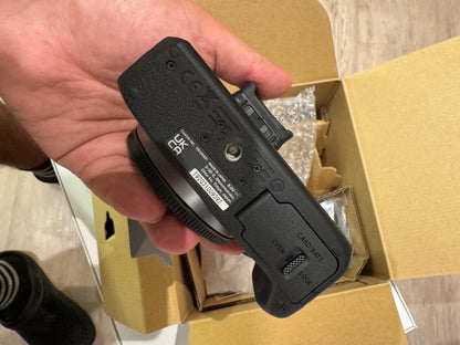 Body canon R100 like new Boxed - Camera World 