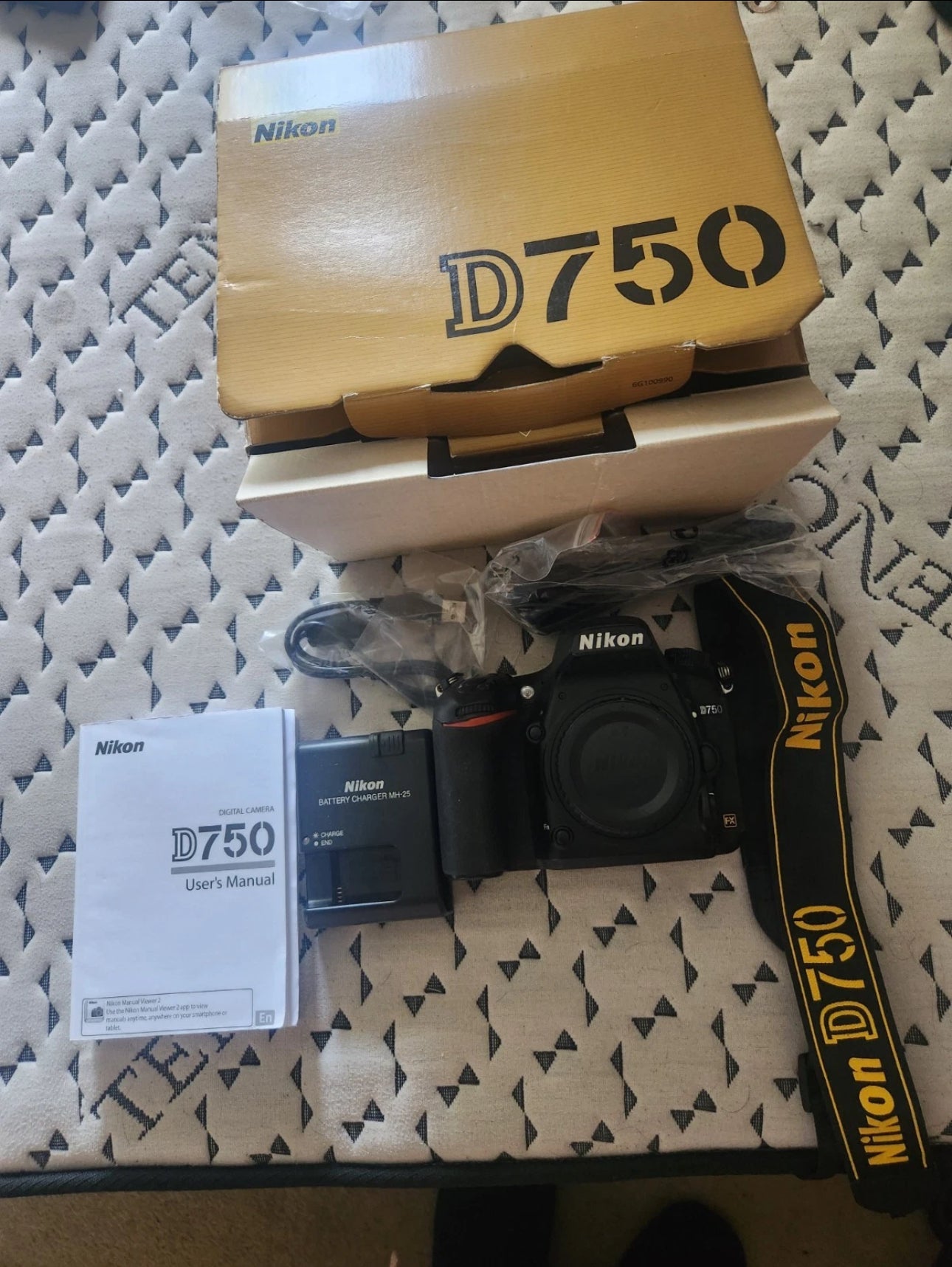 Nikon 750 like new