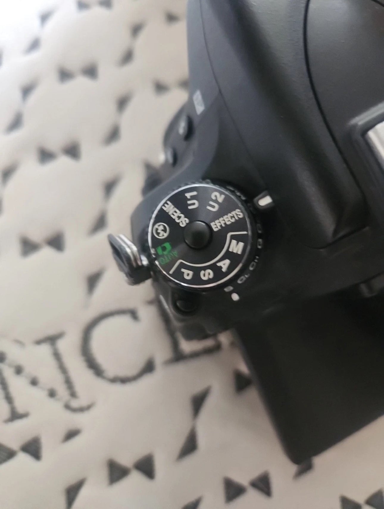 Nikon 750 like new - Camera World