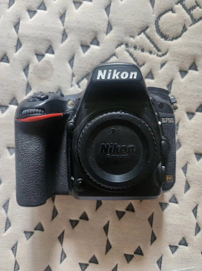 Nikon 750 like new - Camera World