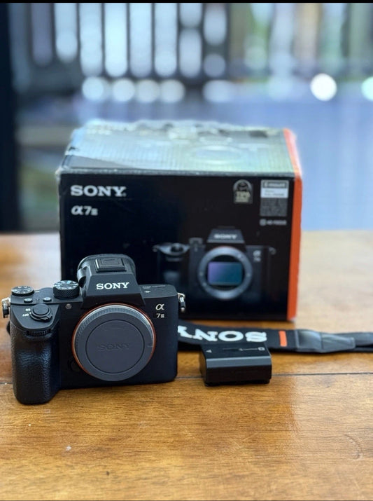 Sony A7III like new Full boxed - Camera World